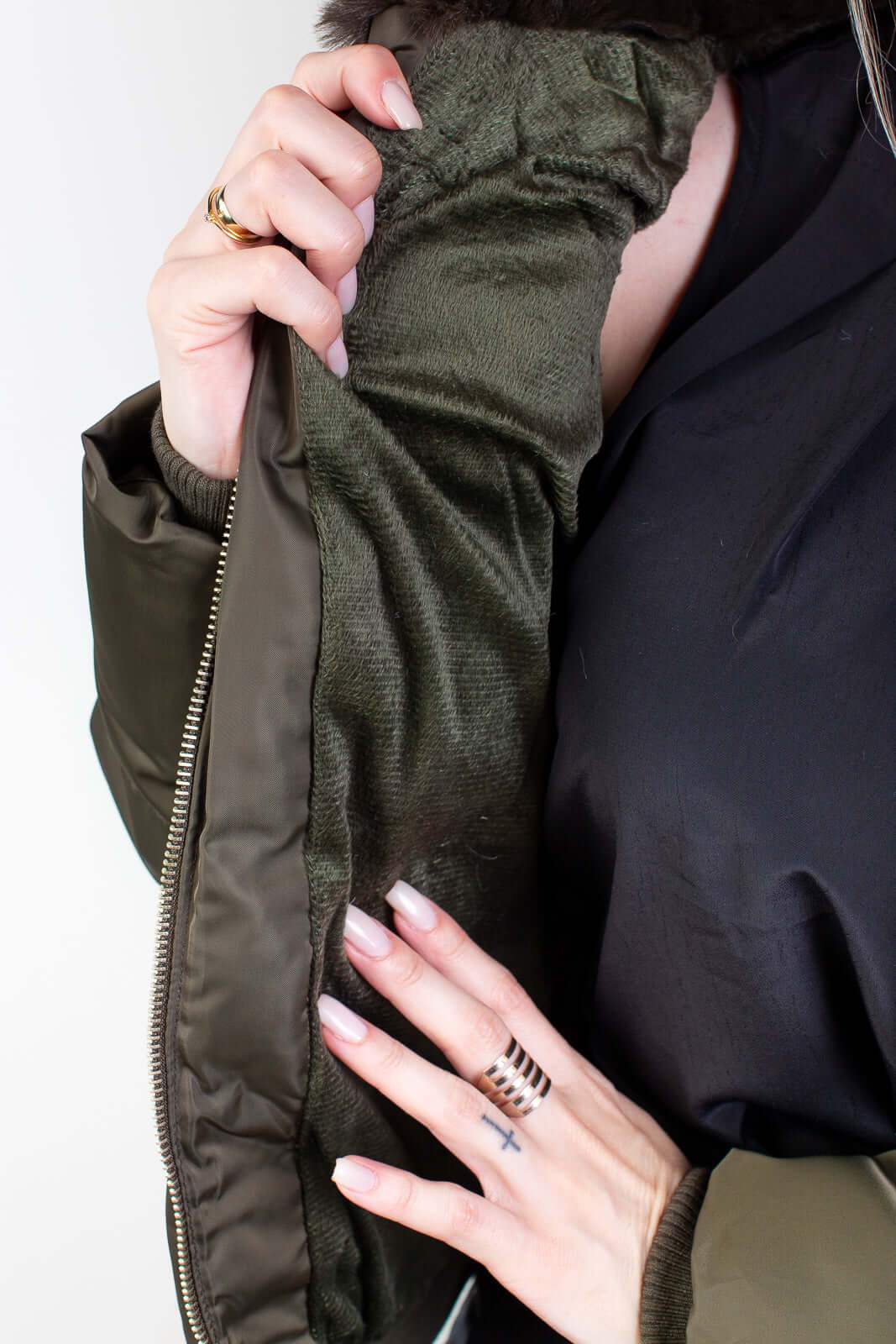 Jaqueta feminina de nylon curta com capuz removível 84115