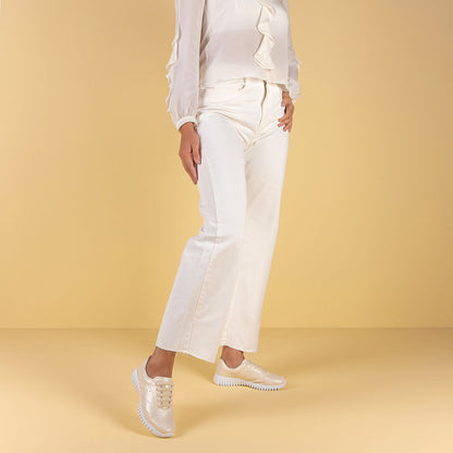 Tênis Casual Dourado Couro Enfeite Rebite