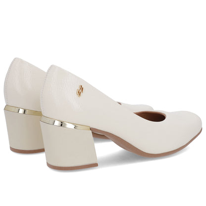Scarpin Brranco Marfim Verniz Bico Quadrado Detalhe Salto